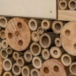 Insektenhotel Mit Spitzdach Aufhängung Ganzjährig Bewohnbar Holz -Gartenmöbel 10038022 yy 0004 logo
