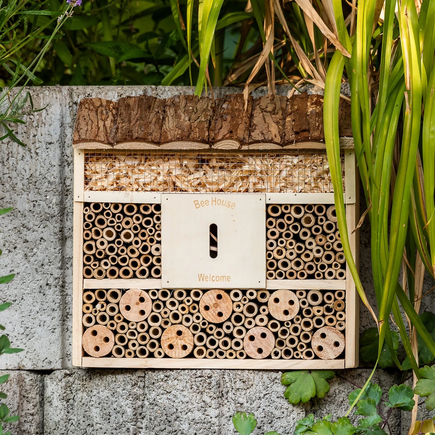 Insektenhotel Mit Flachdach Aufhängung Ganzjährig Bewohnbar Holz 2 Insektenhotel Mit Flachdach Aufhängung Ganzjährig Bewohnbar Holz – Bild 2