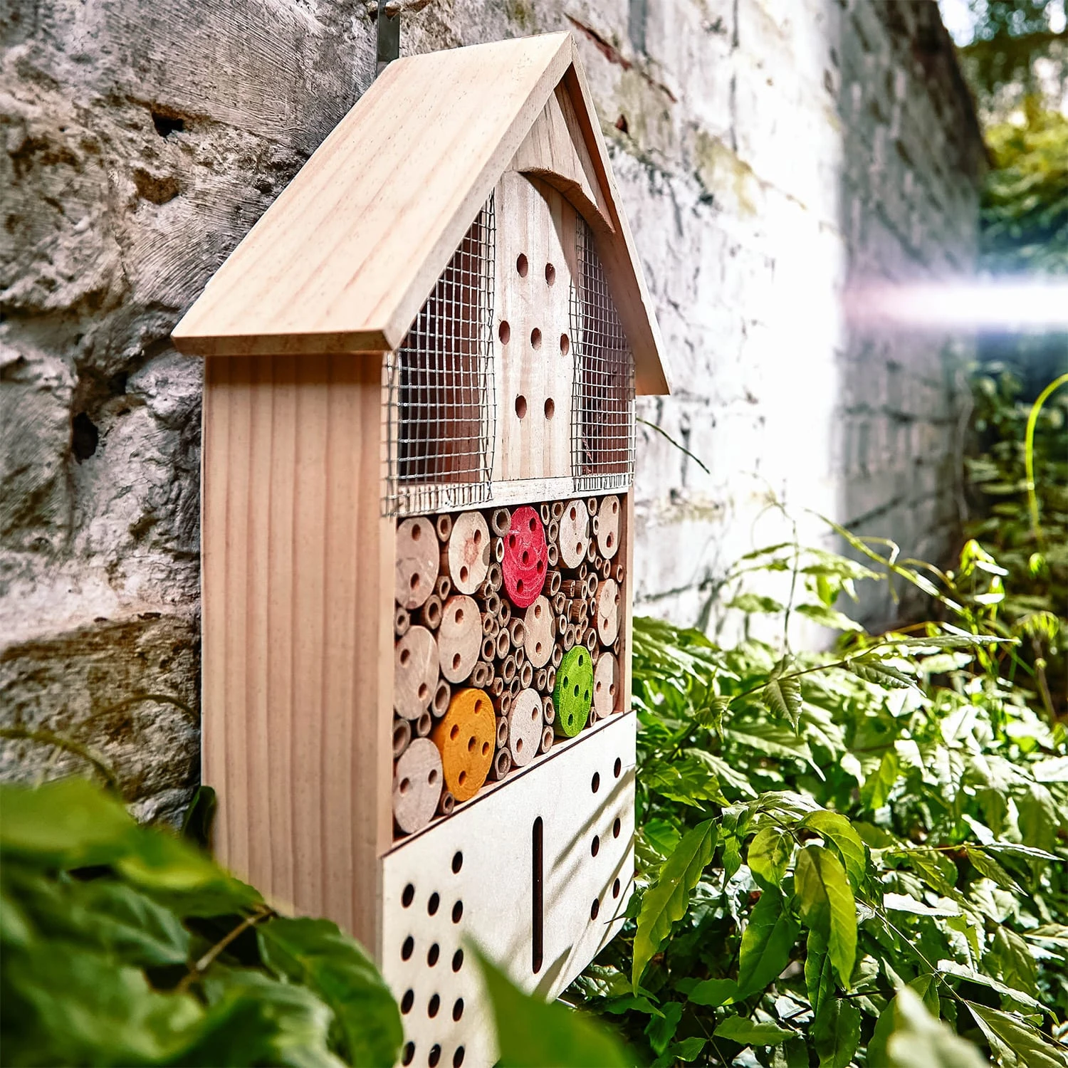 Insektenhotel Mit Farbklecksen Ganzjährig Bewohnbar Pinienholz 4 Insektenhotel Mit Farbklecksen Ganzjährig Bewohnbar Pinienholz – Bild 4